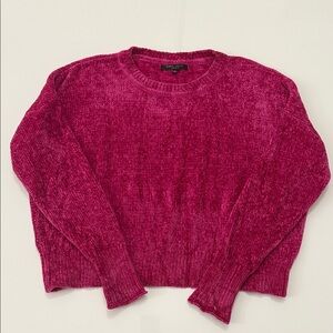 Romeo & Juliet Couture Fuchsia Crew Neck Sweater Size L
